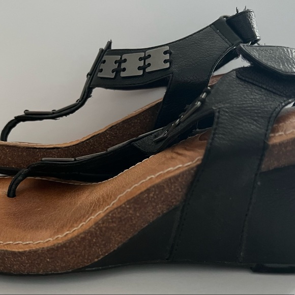 These are black wedges very comfortable like very comfortable. - Picture 3 of 4